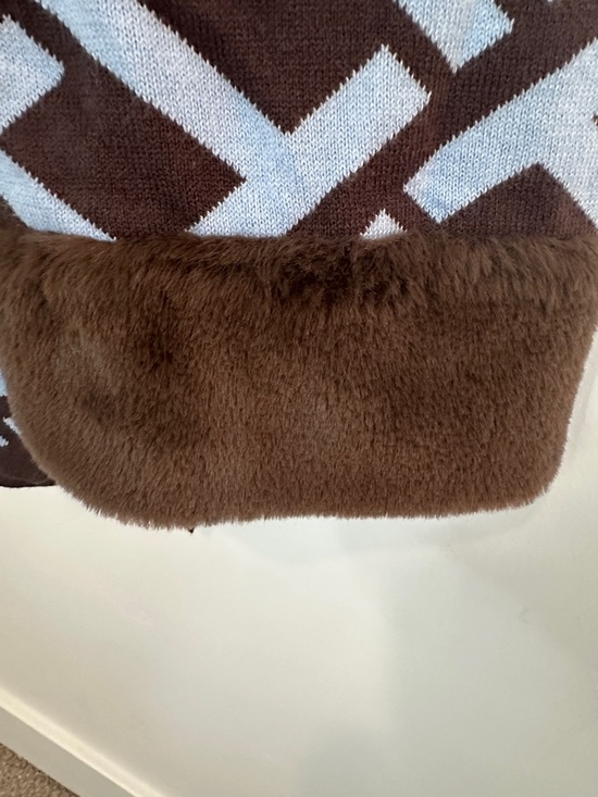 NWOT Tyler Boe Powder Blue and Brown Knit Sweater w/Faux Fur Cuffs Size M/L - Picture 7 of 11